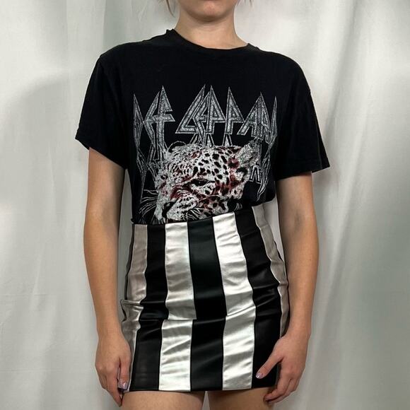 Black Def Leppard Graphic Short Sleeve T-Shirt Size Medium - Picture 2 of 6